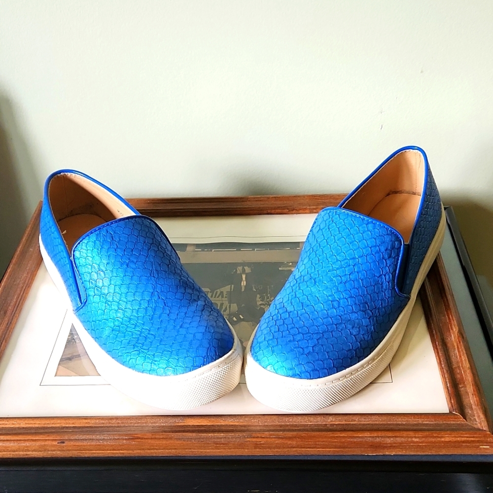 Women's Bright Blue Sneakers Mimi Size 7 Never Worn Junior's 💙